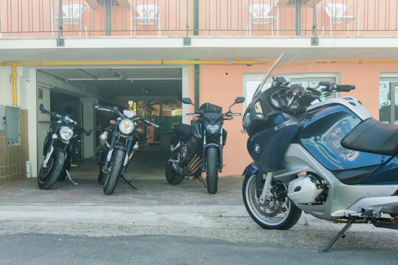 Hotel Greta B&B Rimini Kültér fotó