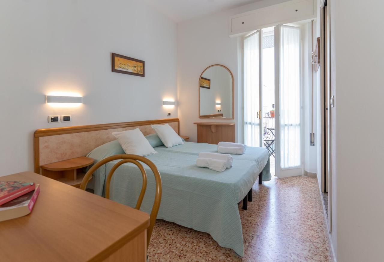Hotel Greta B&B Rimini Kültér fotó