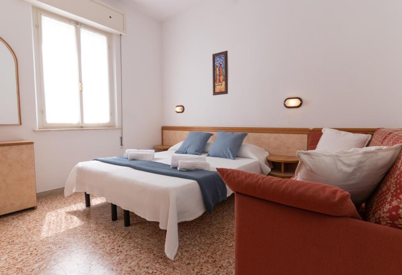Hotel Greta B&B Rimini Kültér fotó