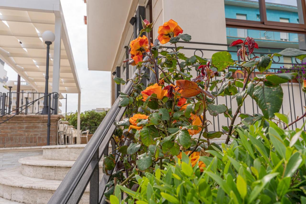 Hotel Greta B&B Rimini Kültér fotó