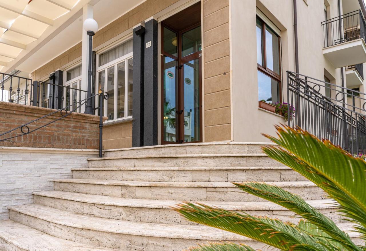 Hotel Greta B&B Rimini Kültér fotó