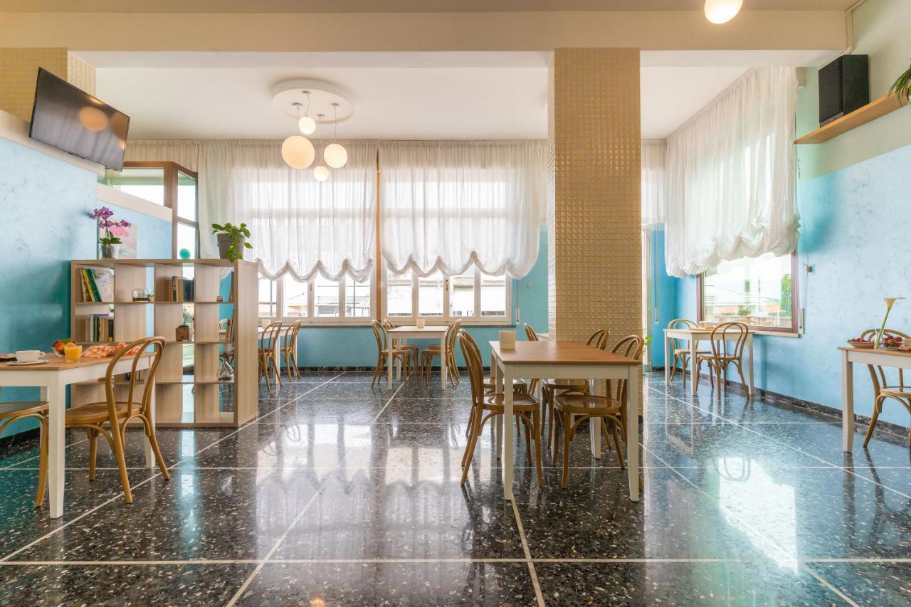 Hotel Greta B&B Rimini Kültér fotó