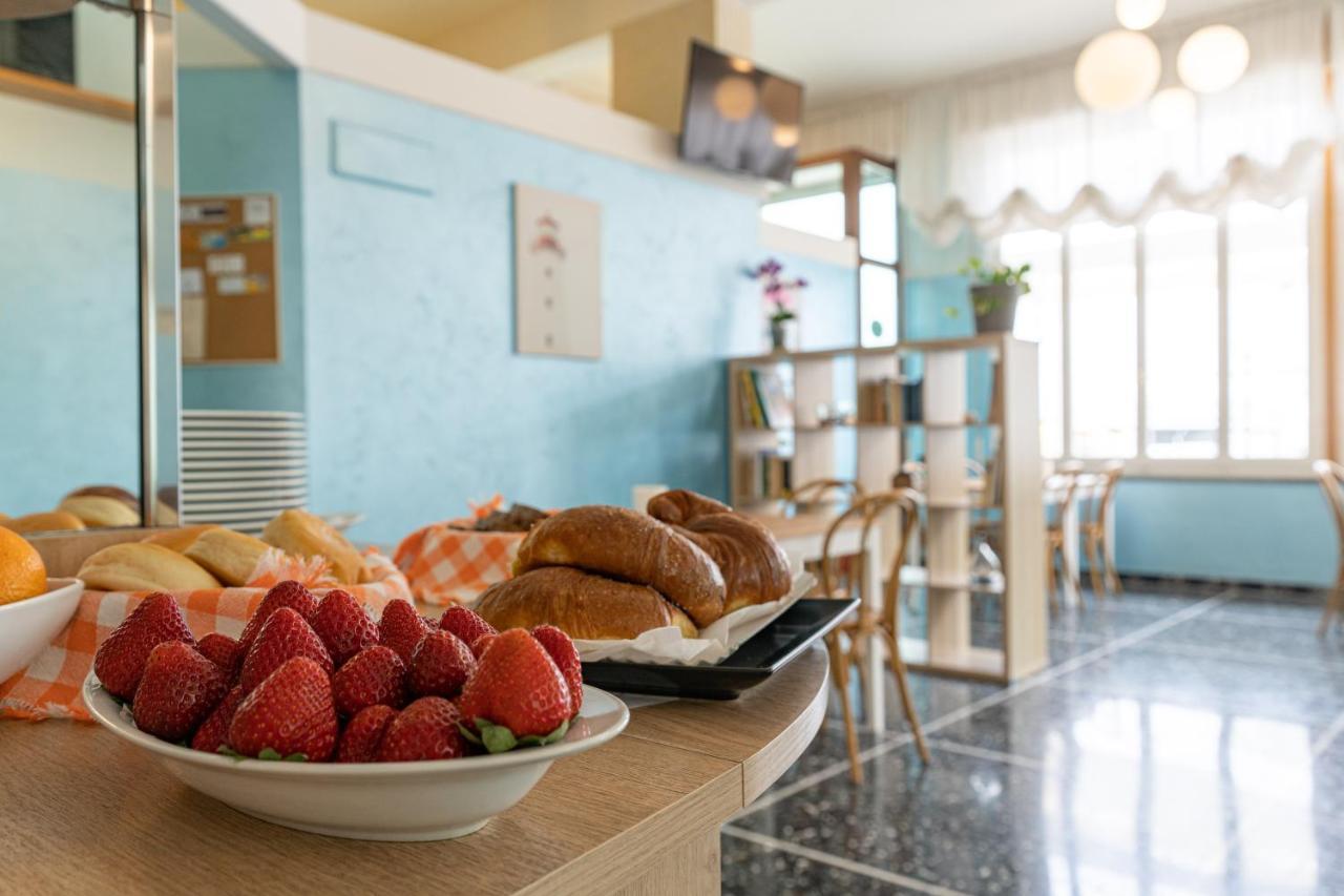 Hotel Greta B&B Rimini Kültér fotó