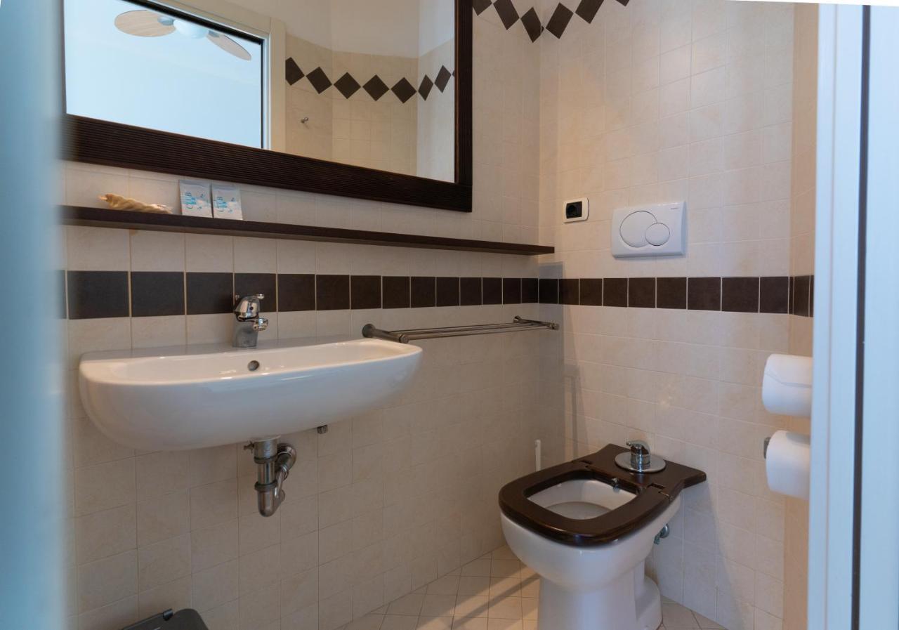 Hotel Greta B&B Rimini Kültér fotó