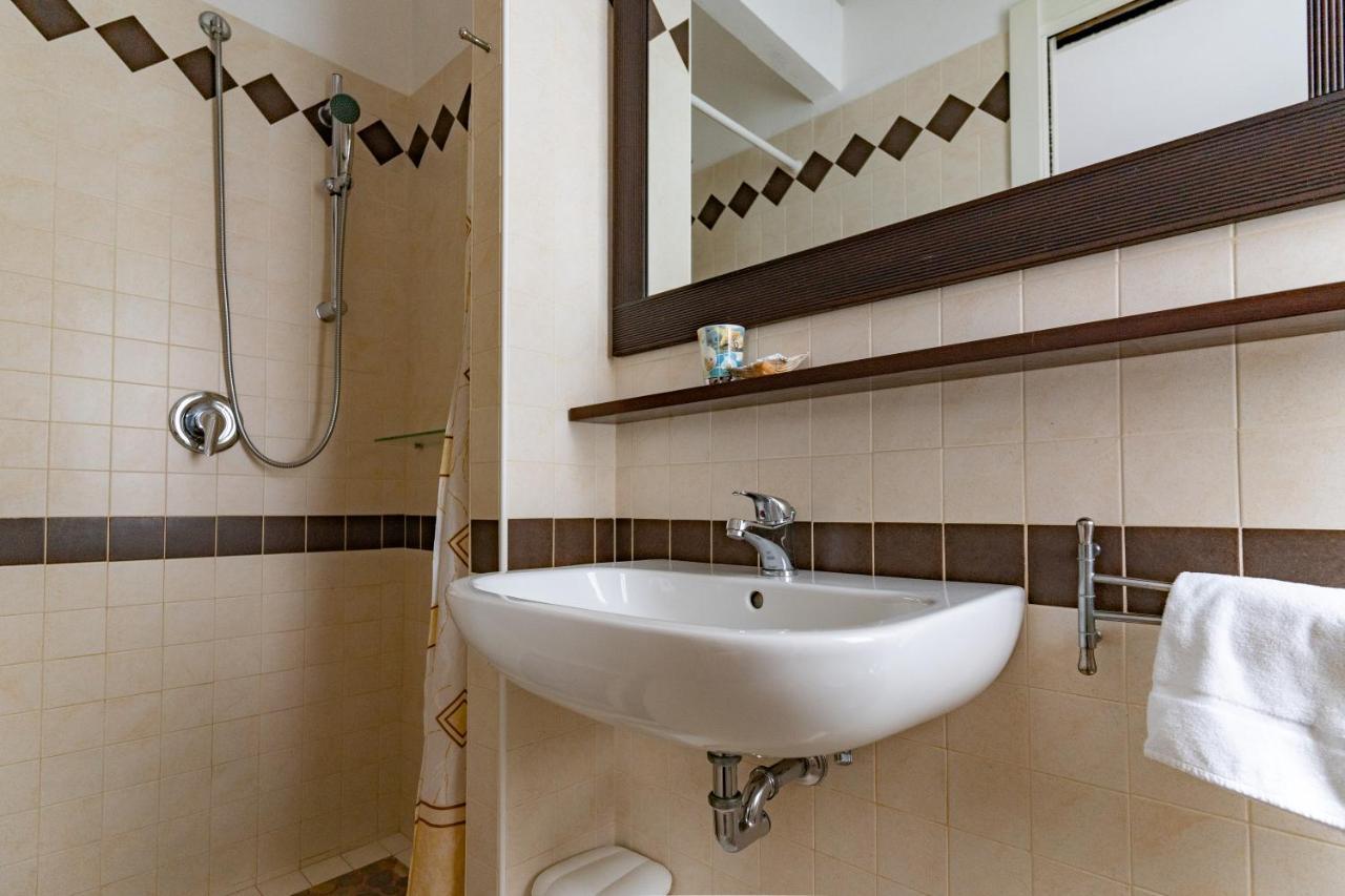 Hotel Greta B&B Rimini Kültér fotó