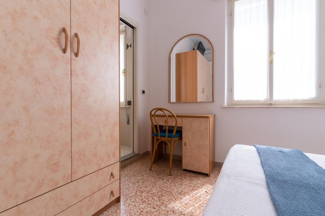 Hotel Greta B&B Rimini Kültér fotó