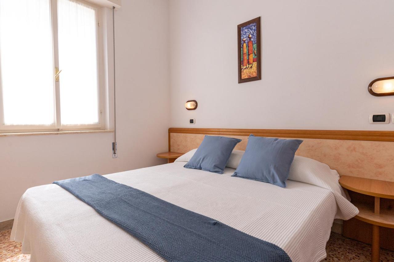 Hotel Greta B&B Rimini Kültér fotó