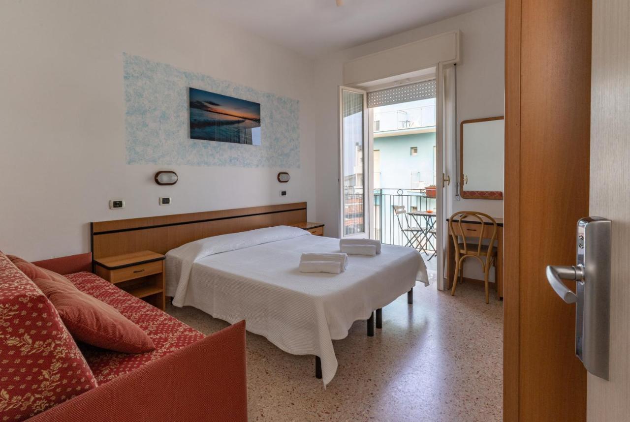 Hotel Greta B&B Rimini Kültér fotó