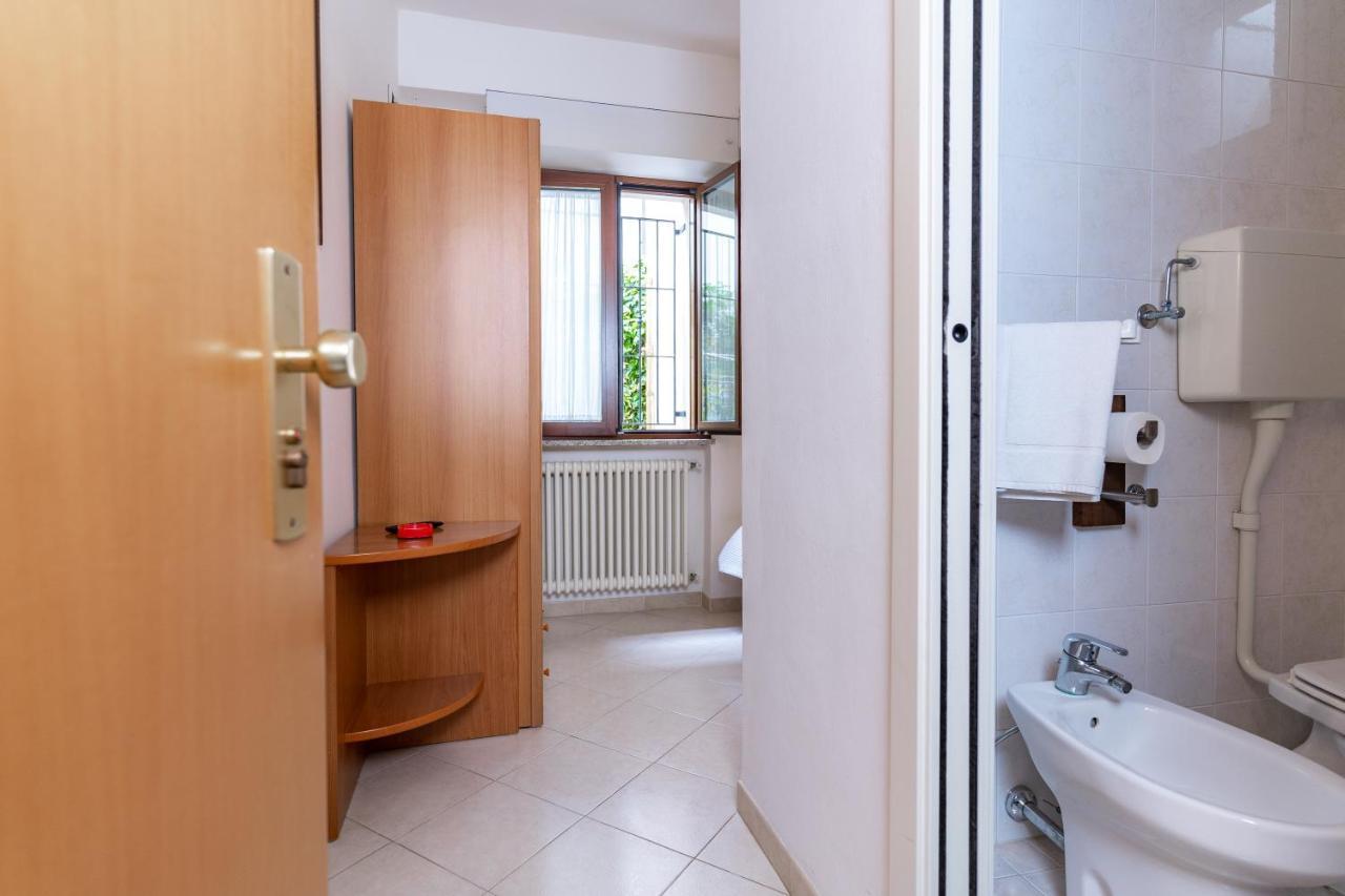 Hotel Greta B&B Rimini Kültér fotó