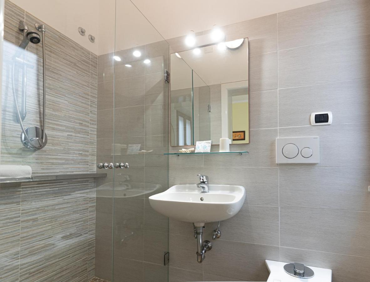 Hotel Greta B&B Rimini Kültér fotó