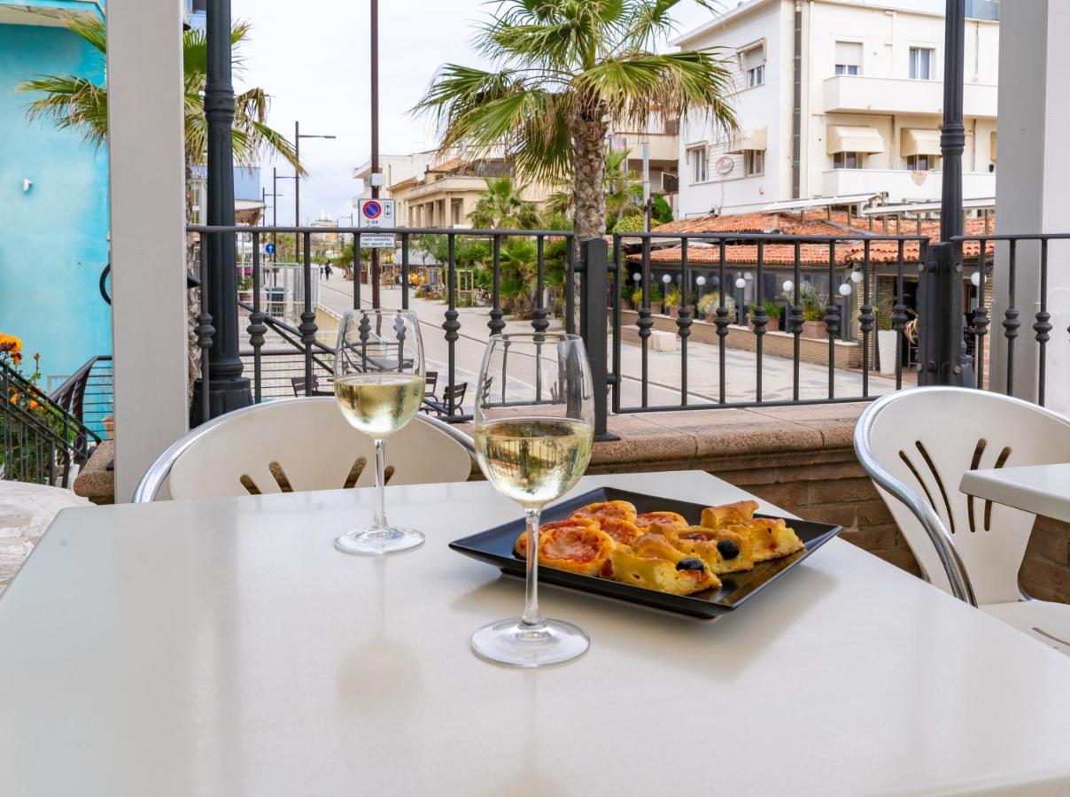 Hotel Greta B&B Rimini Kültér fotó