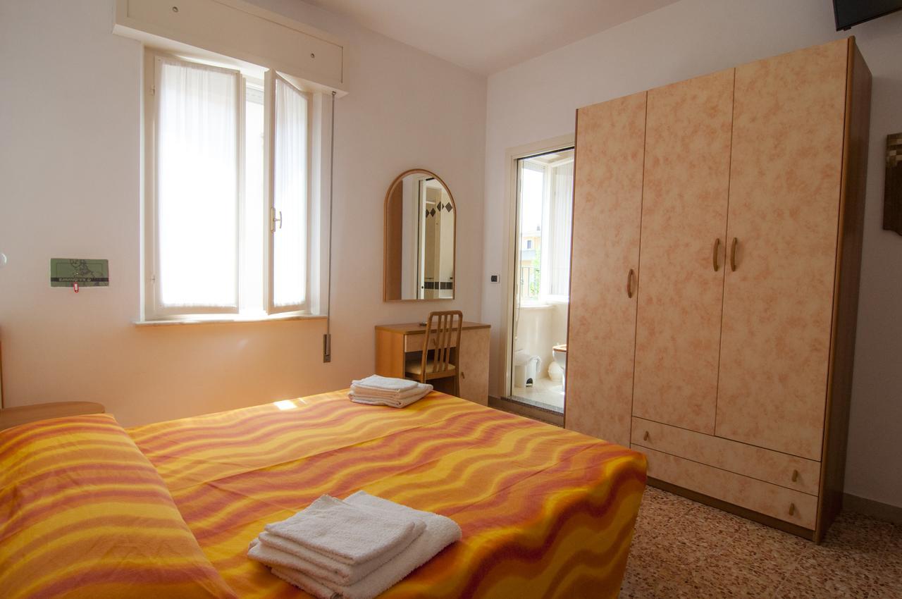 Hotel Greta B&B Rimini Kültér fotó
