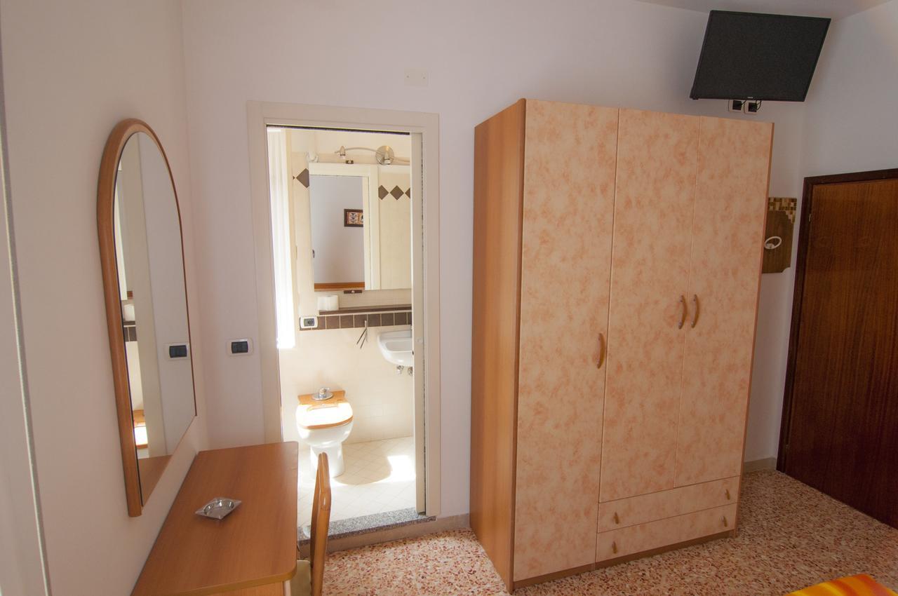 Hotel Greta B&B Rimini Kültér fotó