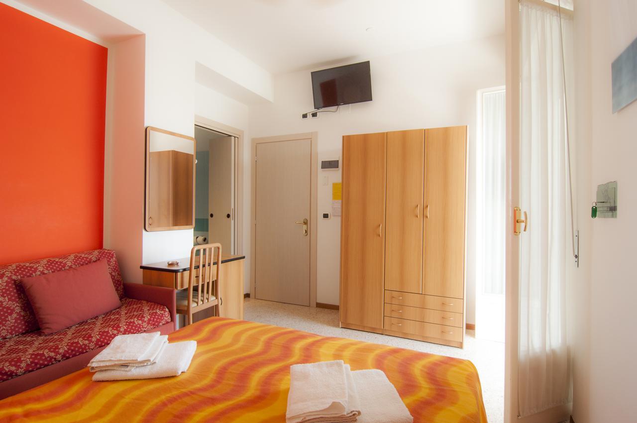 Hotel Greta B&B Rimini Kültér fotó