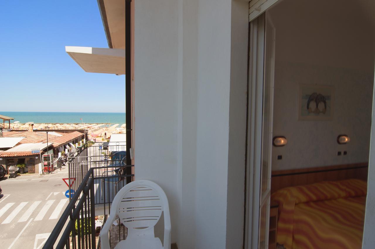 Hotel Greta B&B Rimini Kültér fotó