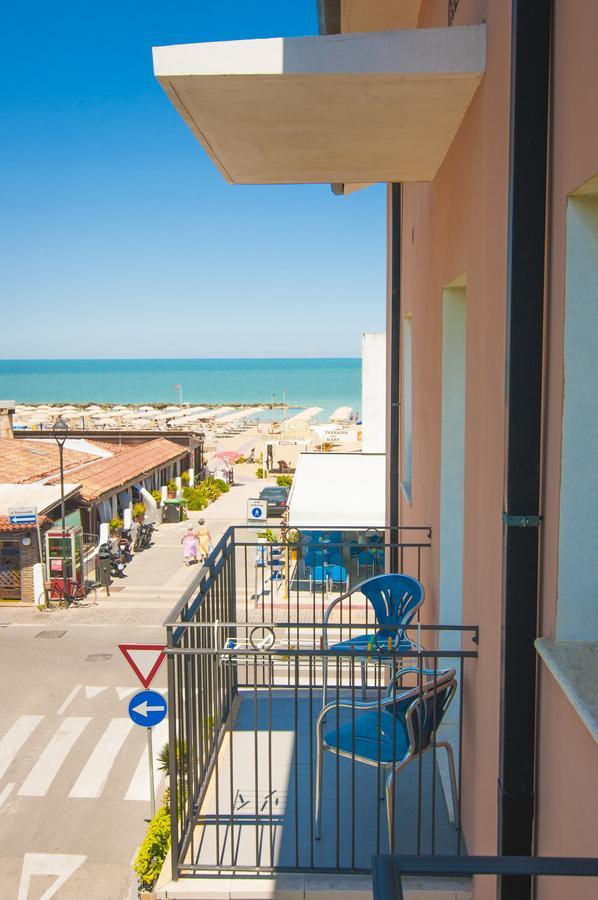 Hotel Greta B&B Rimini Kültér fotó